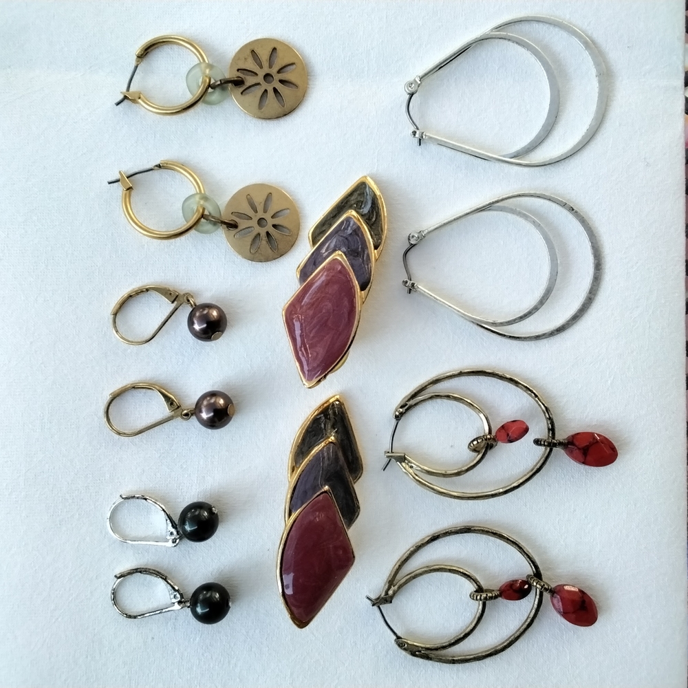 6 pairs of vintage earrings